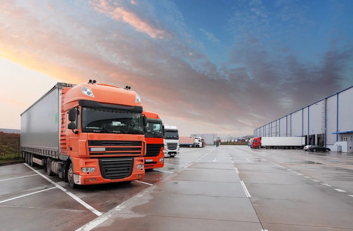 LUBRICANT STRATEGY FOR MIXED-AGE FLEETS: ALIGNING OIL CHOICES WITH VEHICLE GENERATIONS