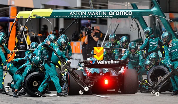 HOW RACE TEAMS CAN INSPIRE FLEET OPERATORS TO MASTER EFFICIENCY AND TEAMWORK