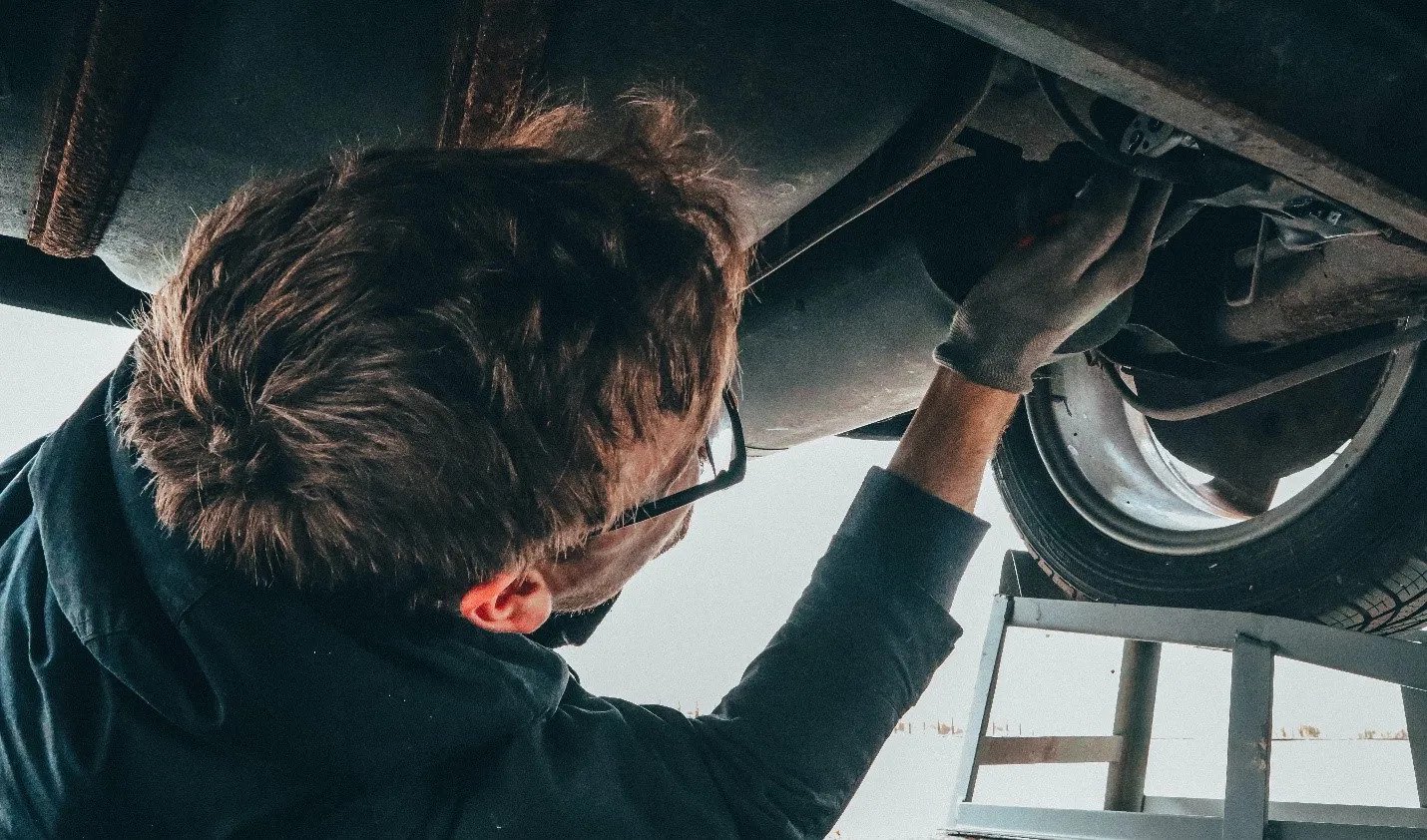 HEAVY-DUTY TRUCK ENGINE OIL, COOLANT, AND ANTIFREEZE: KEEPING YOUR HD VEHICLE IN TOP CONDITION
